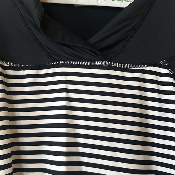 Lululemon wet, dry, warm, striped pullover RARE - Picture 3 of 8